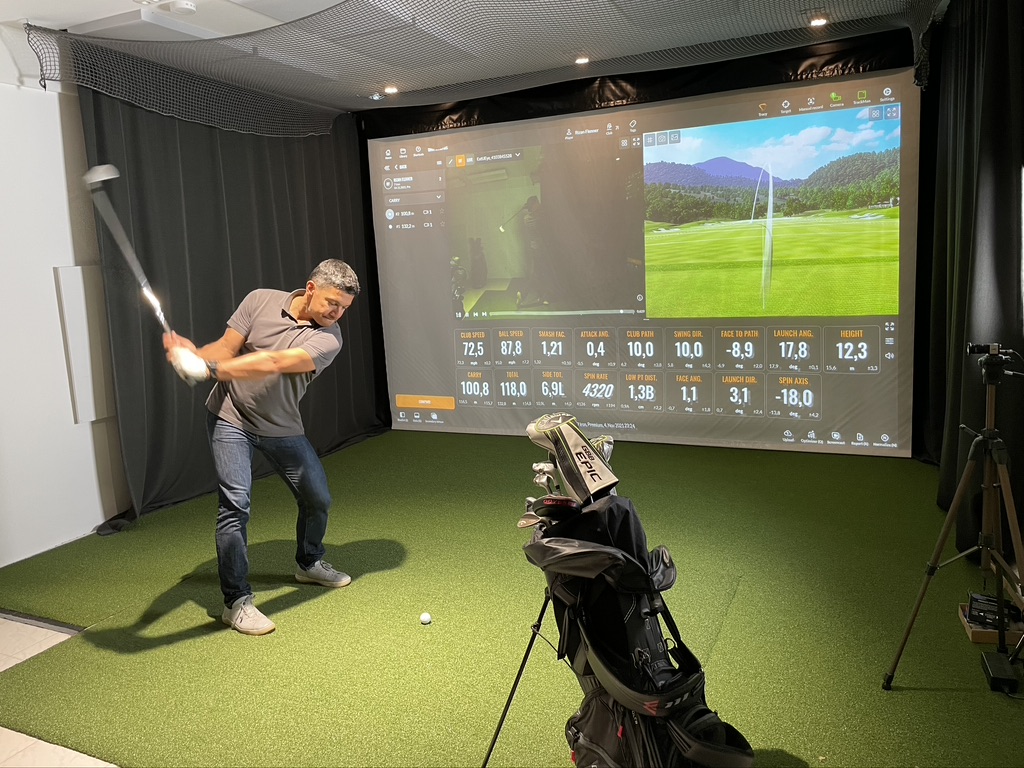 Private Training Center with Trackman and Highspeed Cameras